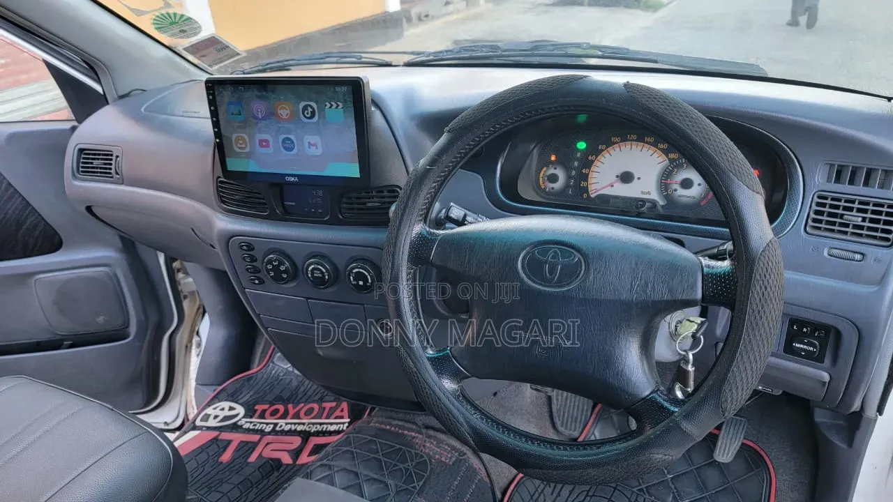 Toyota Noah 2001 Silver