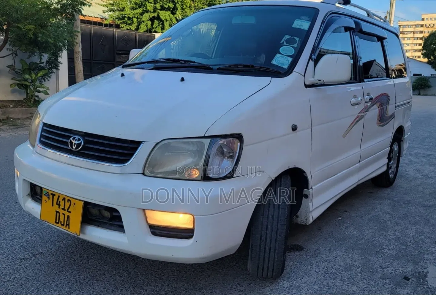 Toyota Noah 2001 Silver