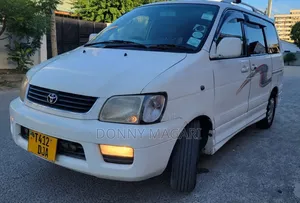 Toyota Noah 2001 Silver