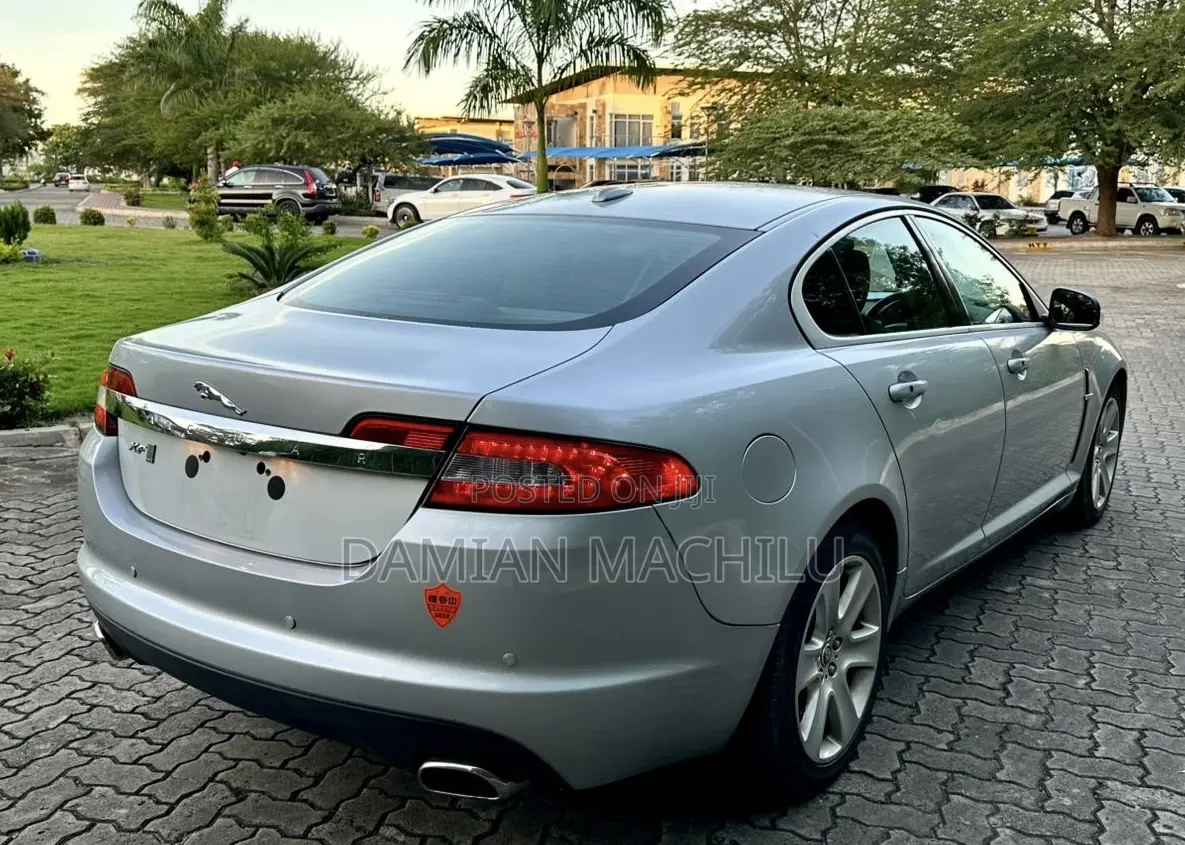 Jaguar XF 2009 Silver
