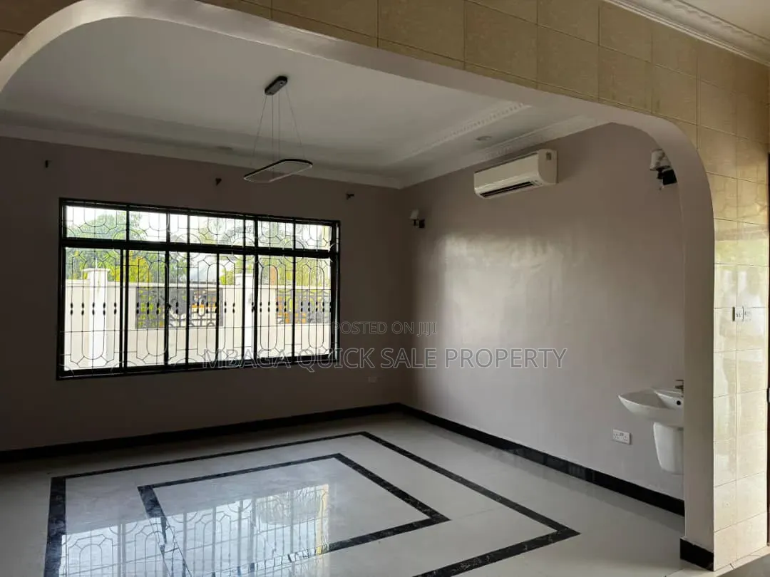 4bdrm House in Bunju Beach for rent