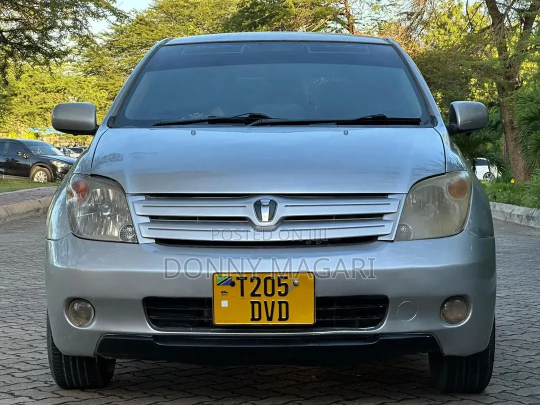 Toyota IST 2006 Silver