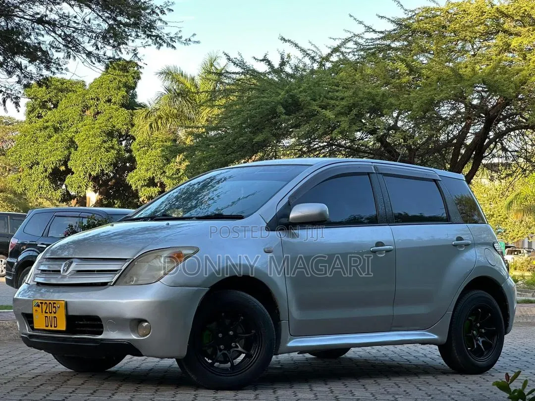 Toyota IST 2006 Silver