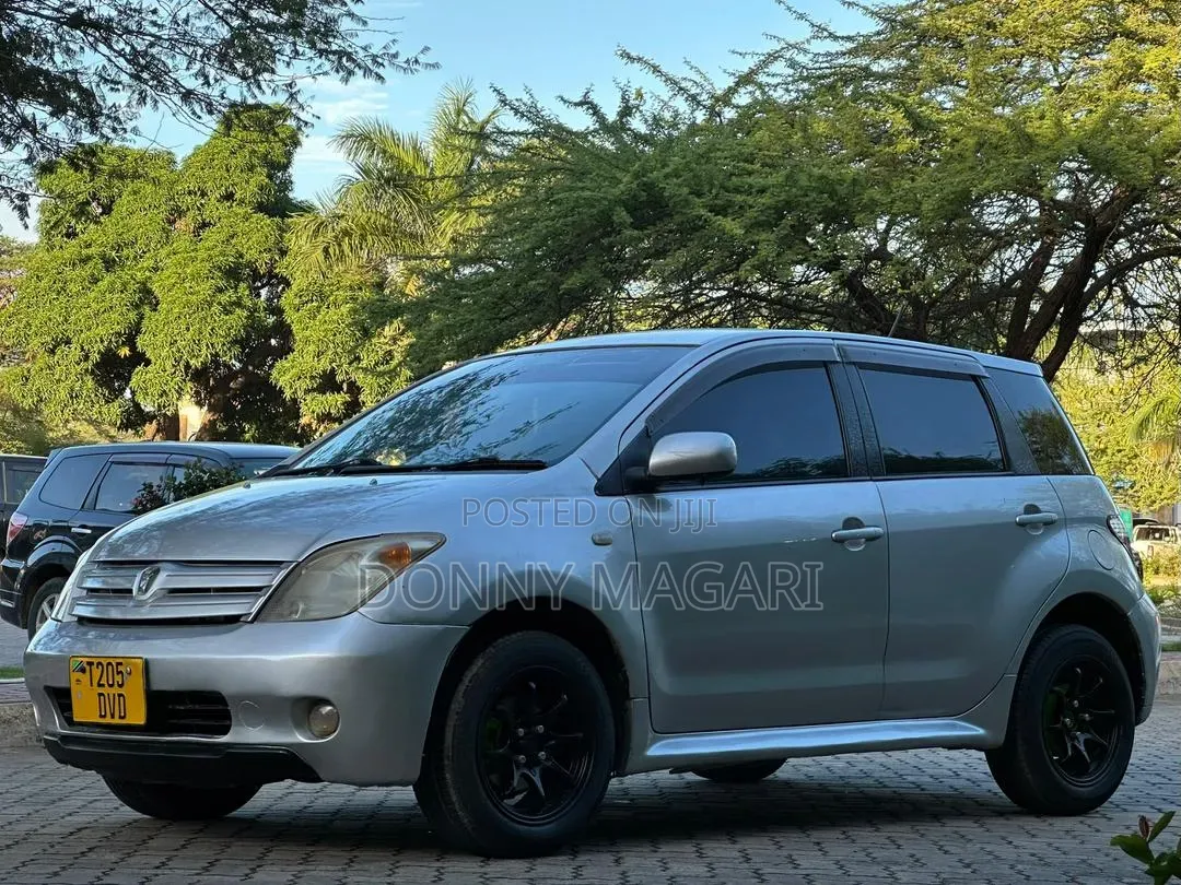 Toyota IST 2006 Silver