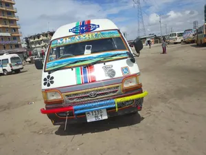 Toyota HiAce 2005 White