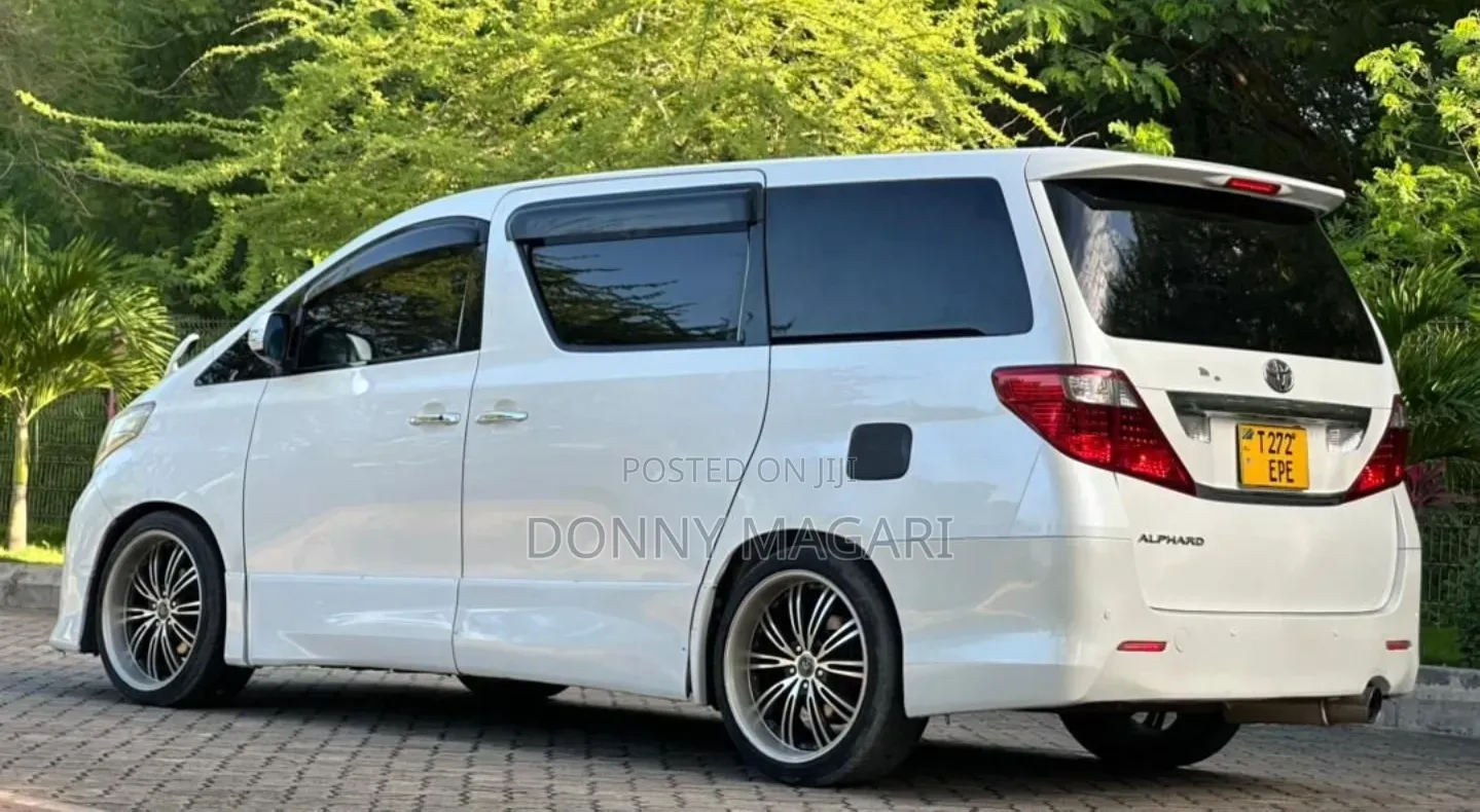 Toyota Alphard 2.4 Petrol AWD 2008 White
