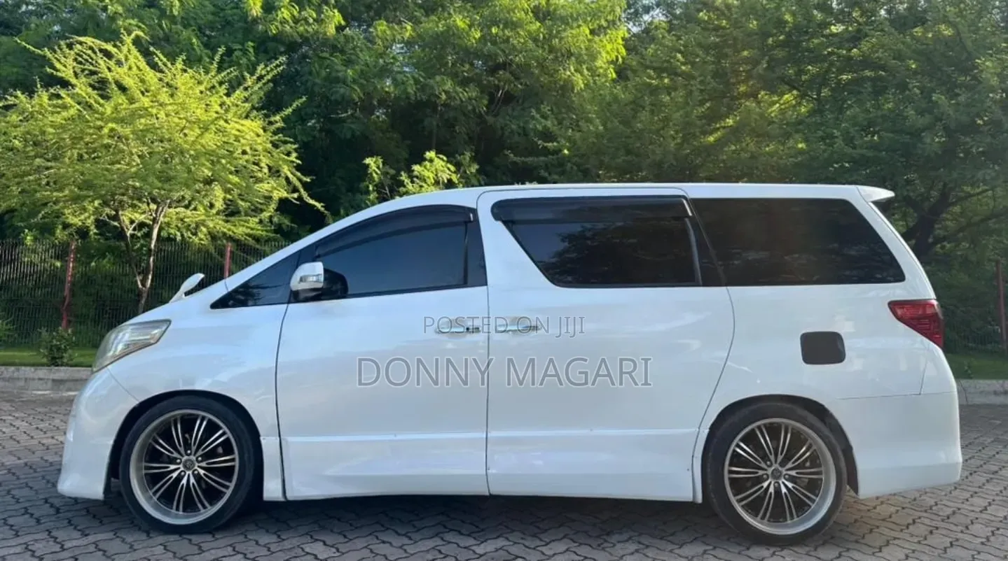 Toyota Alphard 2.4 Petrol AWD 2008 White