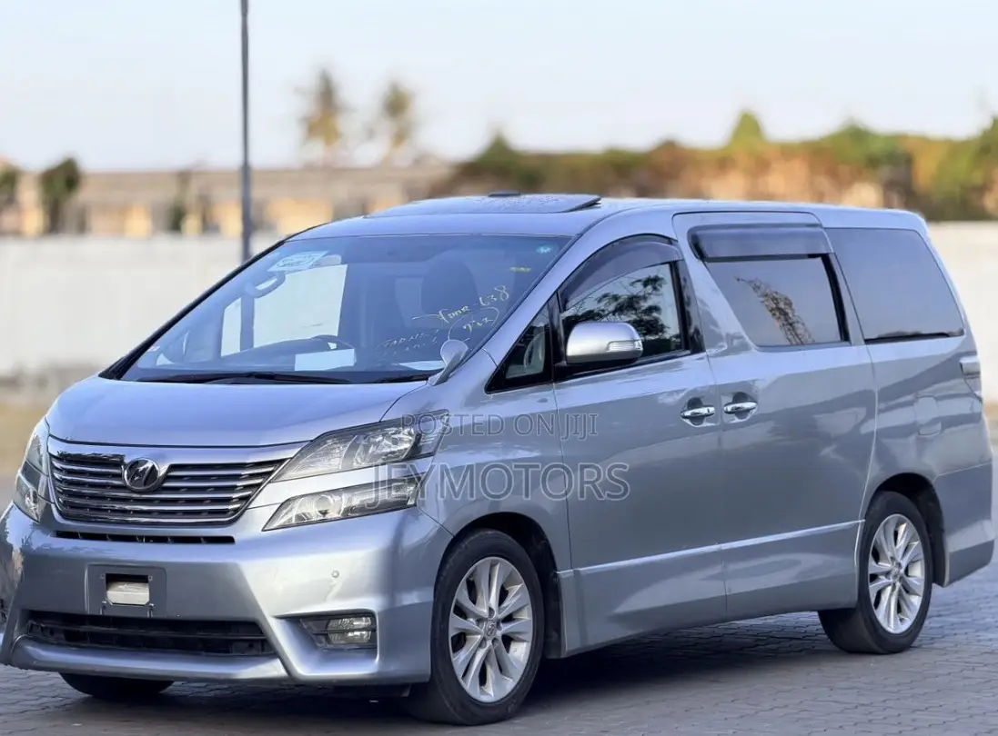 Toyota Vellfire 2010 Silver