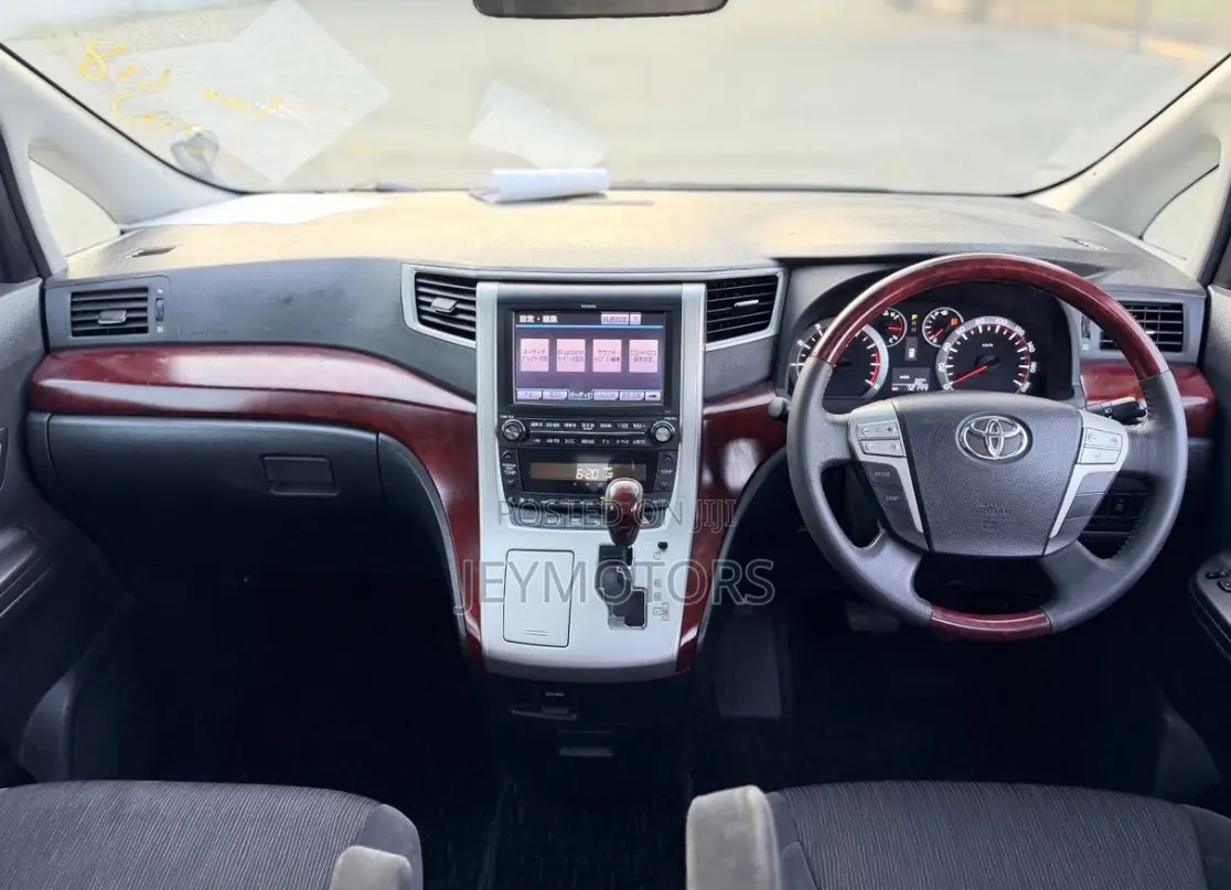 Toyota Vellfire 2010 Silver