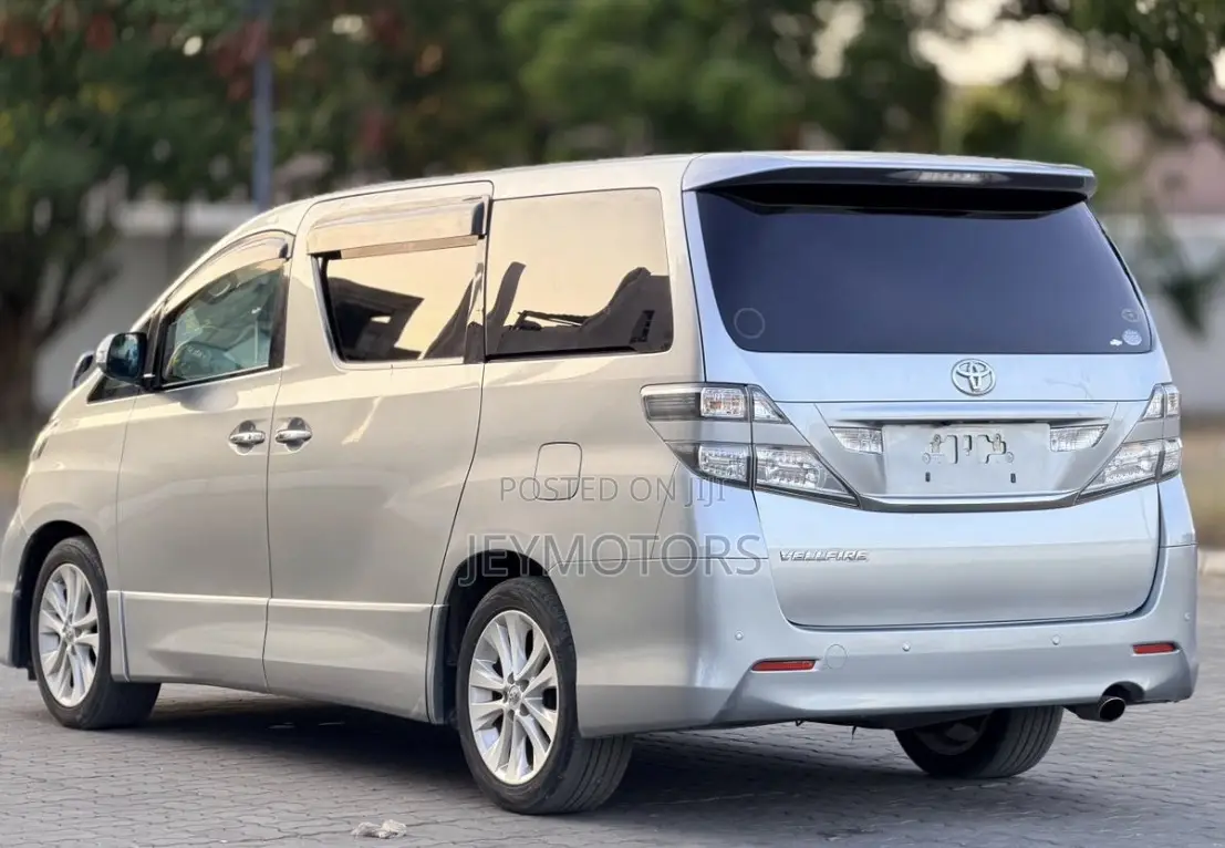 Toyota Vellfire 2010 Silver