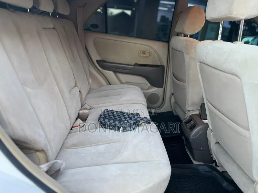 Toyota Harrier 2000 White