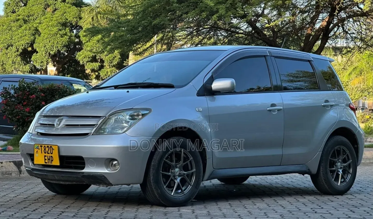 Toyota IST 2005 Silver