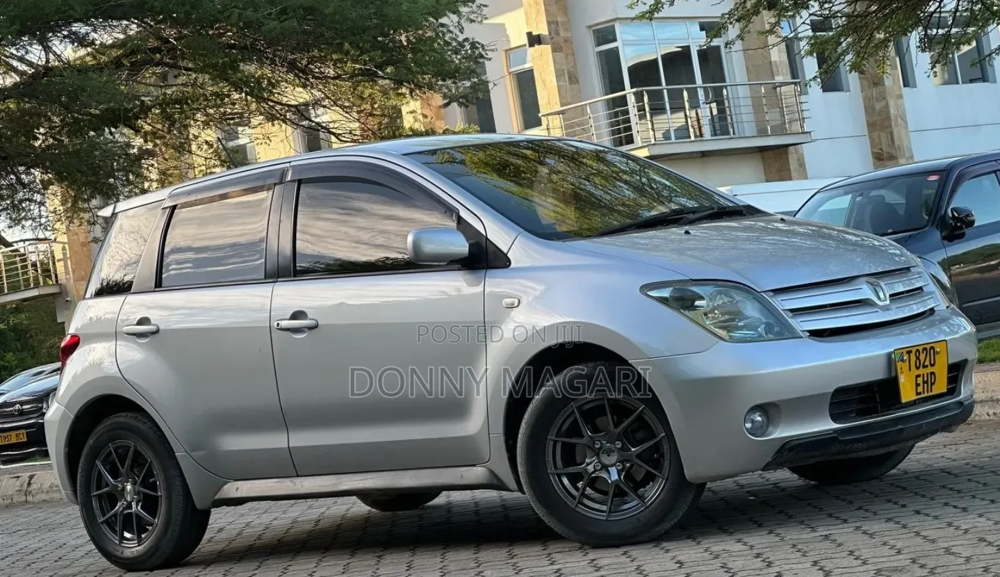 Toyota IST 2005 Silver