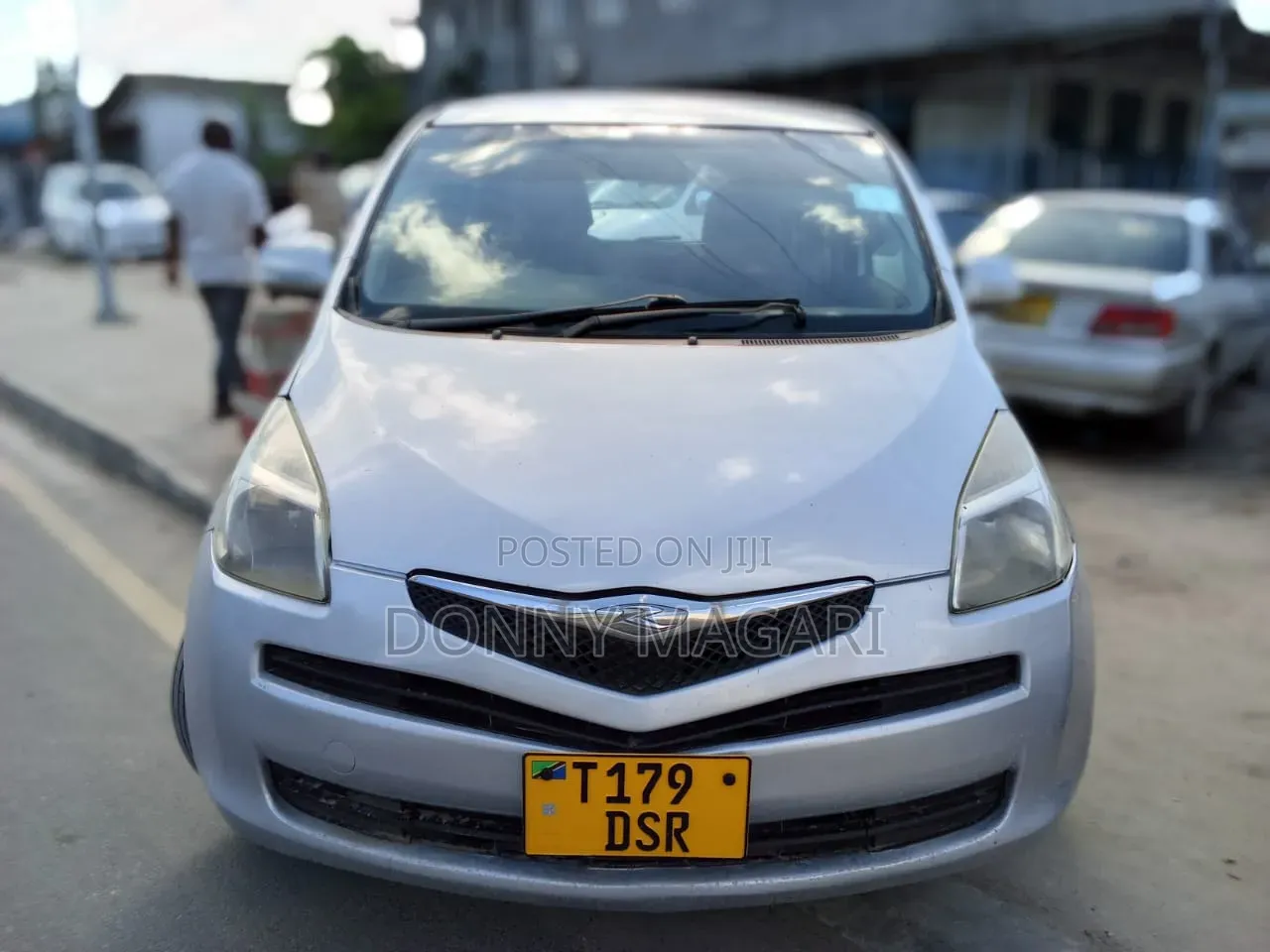 Toyota Ractis 2010 Silver