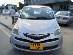 Toyota Ractis 2010 Silver