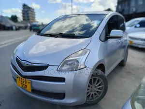 Toyota Ractis 2010 Silver