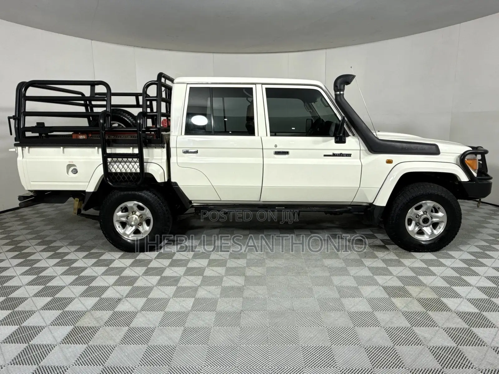 Toyota Land Cruiser 2016 White