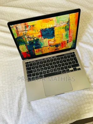 Laptop Apple MacBook Pro 2022 M2 8GB Apple M2 SSD 256GB