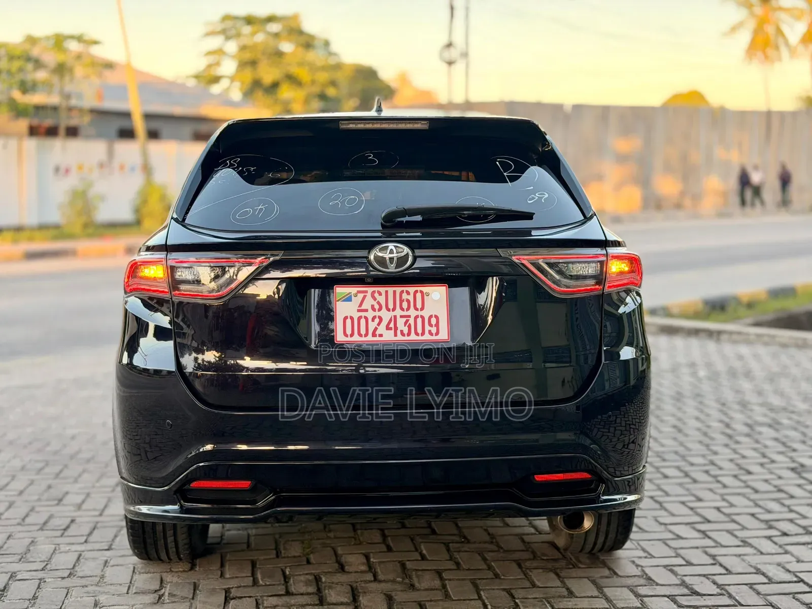 Toyota Harrier 2.0 2016 Ivory