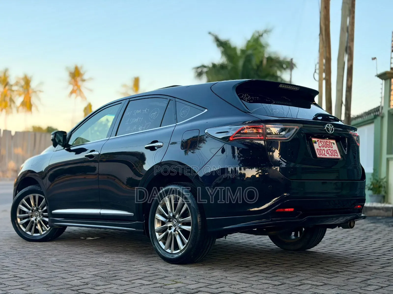 Toyota Harrier 2.0 2016 Ivory