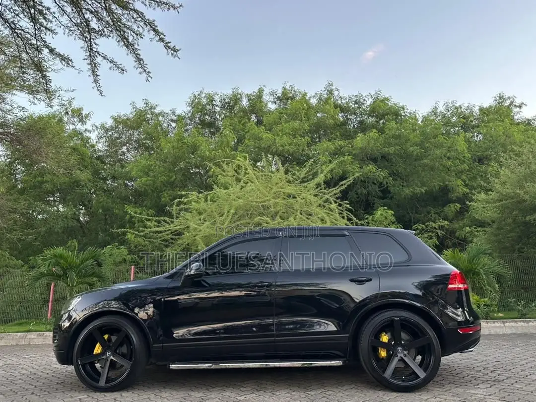 Volkswagen Touareg 2011 Black