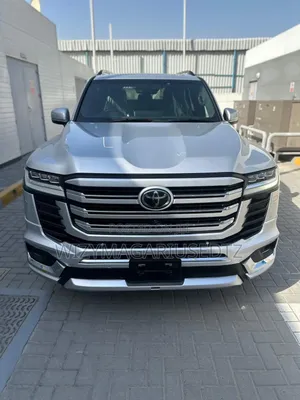 Toyota Land Cruiser LC300 2024 Silver