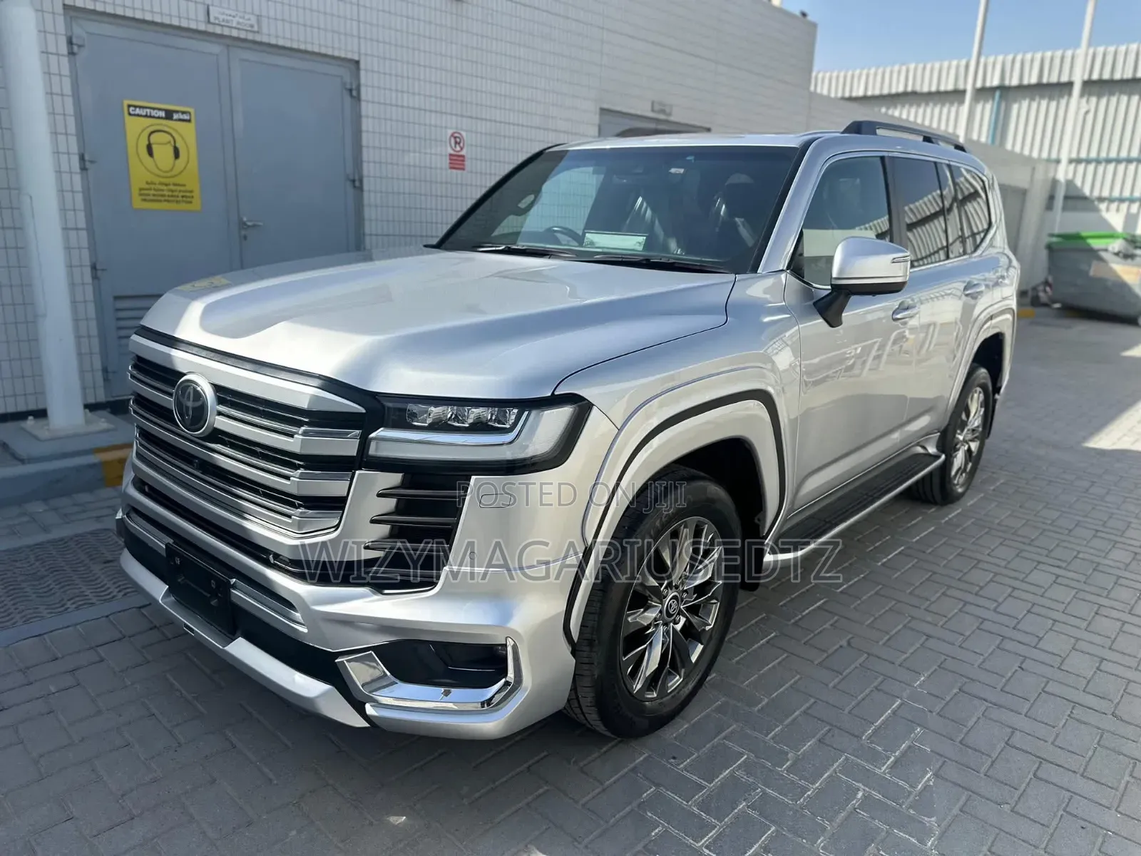 Toyota Land Cruiser LC300 2024 Silver