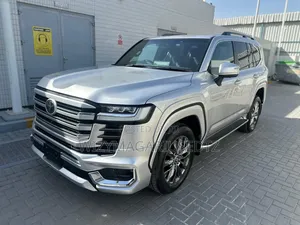 Toyota Land Cruiser LC300 2024 Silver