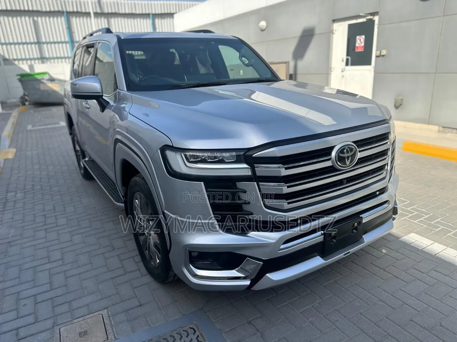 Toyota Land Cruiser LC300 2024 Silver