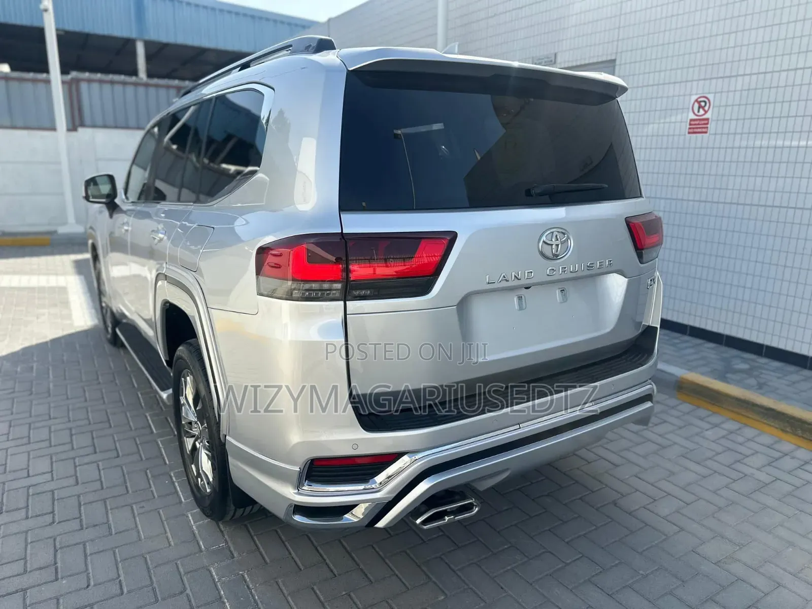 Toyota Land Cruiser LC300 2024 Silver
