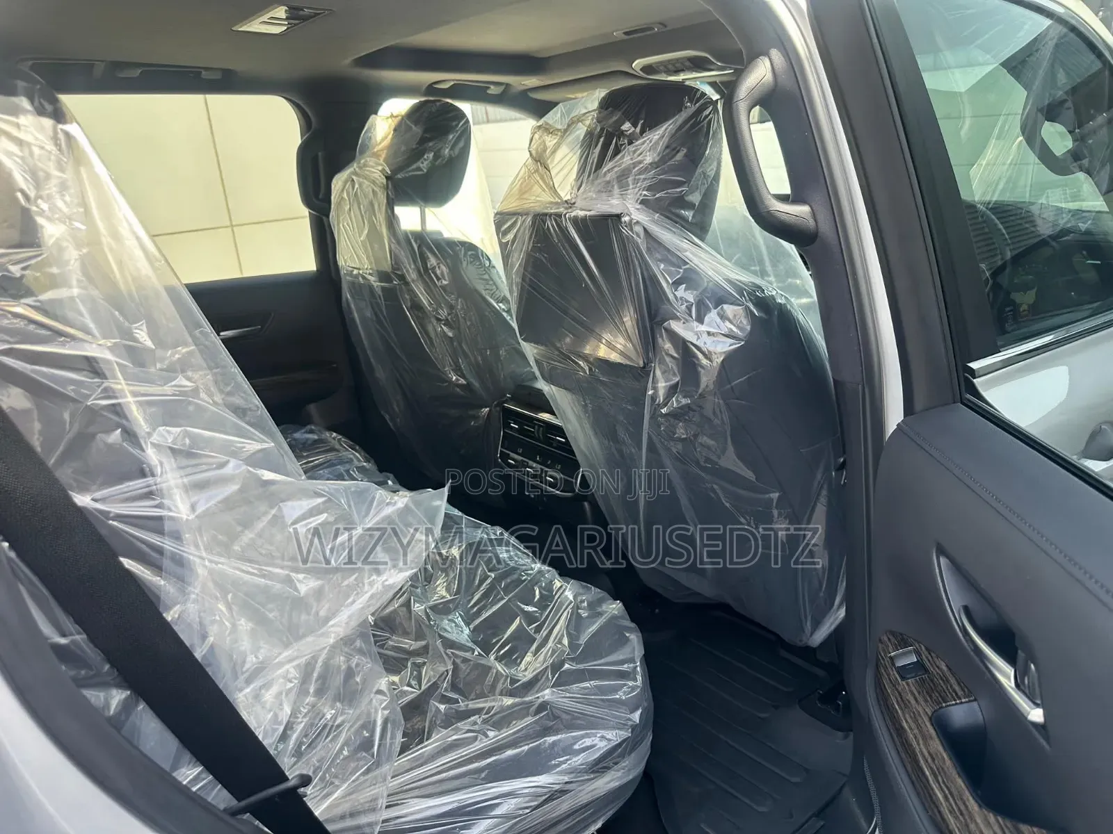 Toyota Land Cruiser LC300 2024 Silver
