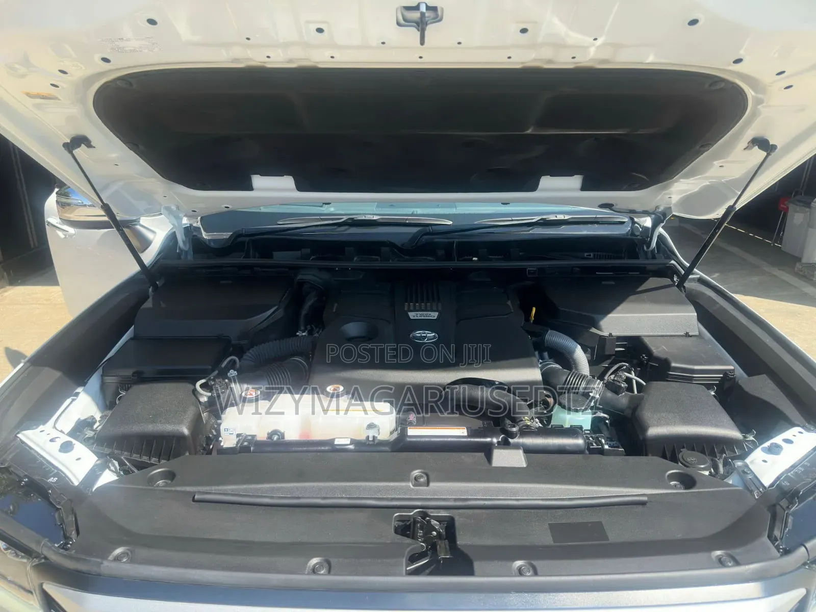 Toyota Land Cruiser LC300 2024 Silver