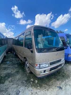 Hino Dutro 2011 Silver