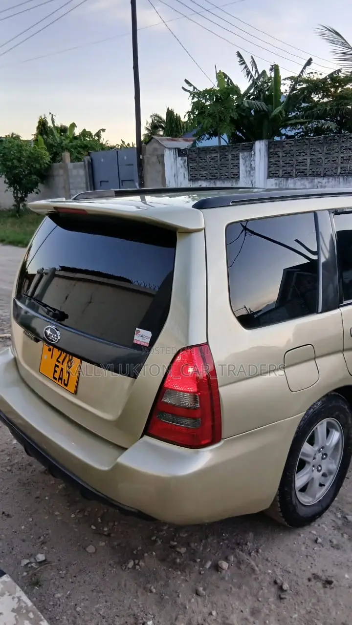 Subaru Forester 2011 Gold