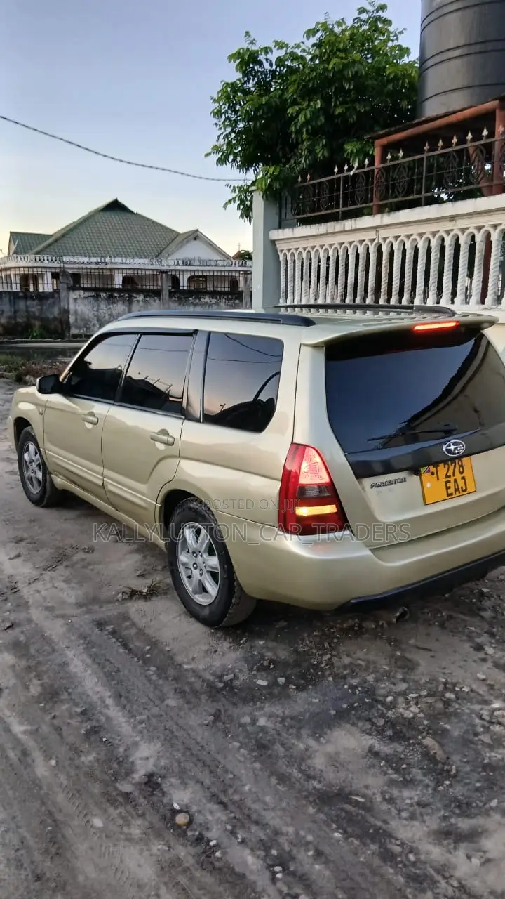 Subaru Forester 2011 Gold