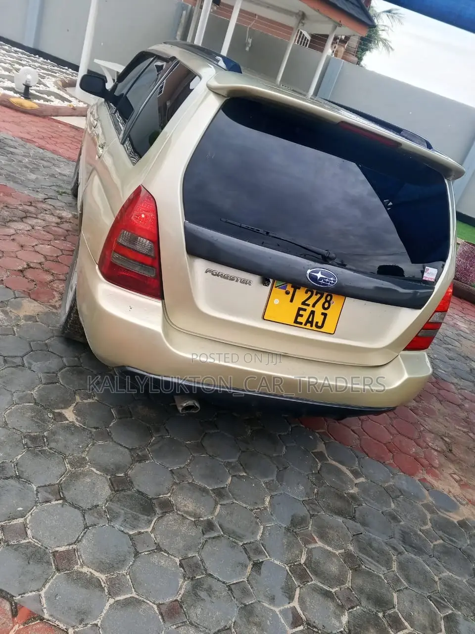 Subaru Forester 2011 Gold