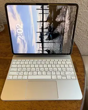 Magic Keyboard for iPad Pro M4/M5 11-Inch White – Apple Keyboard