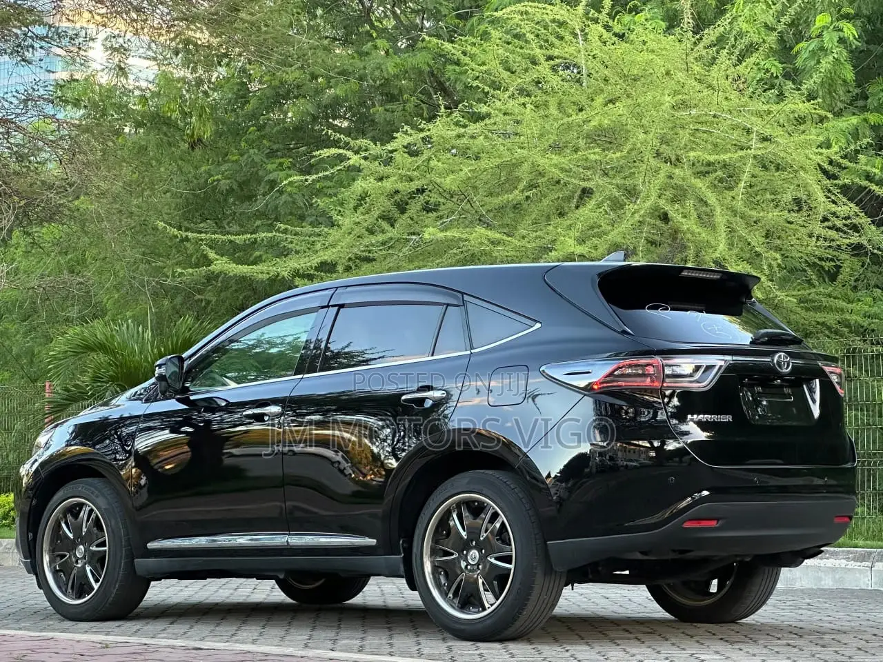 Toyota Harrier 2.0 2016 Black