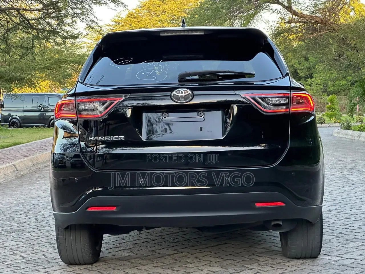 Toyota Harrier 2.0 2016 Black