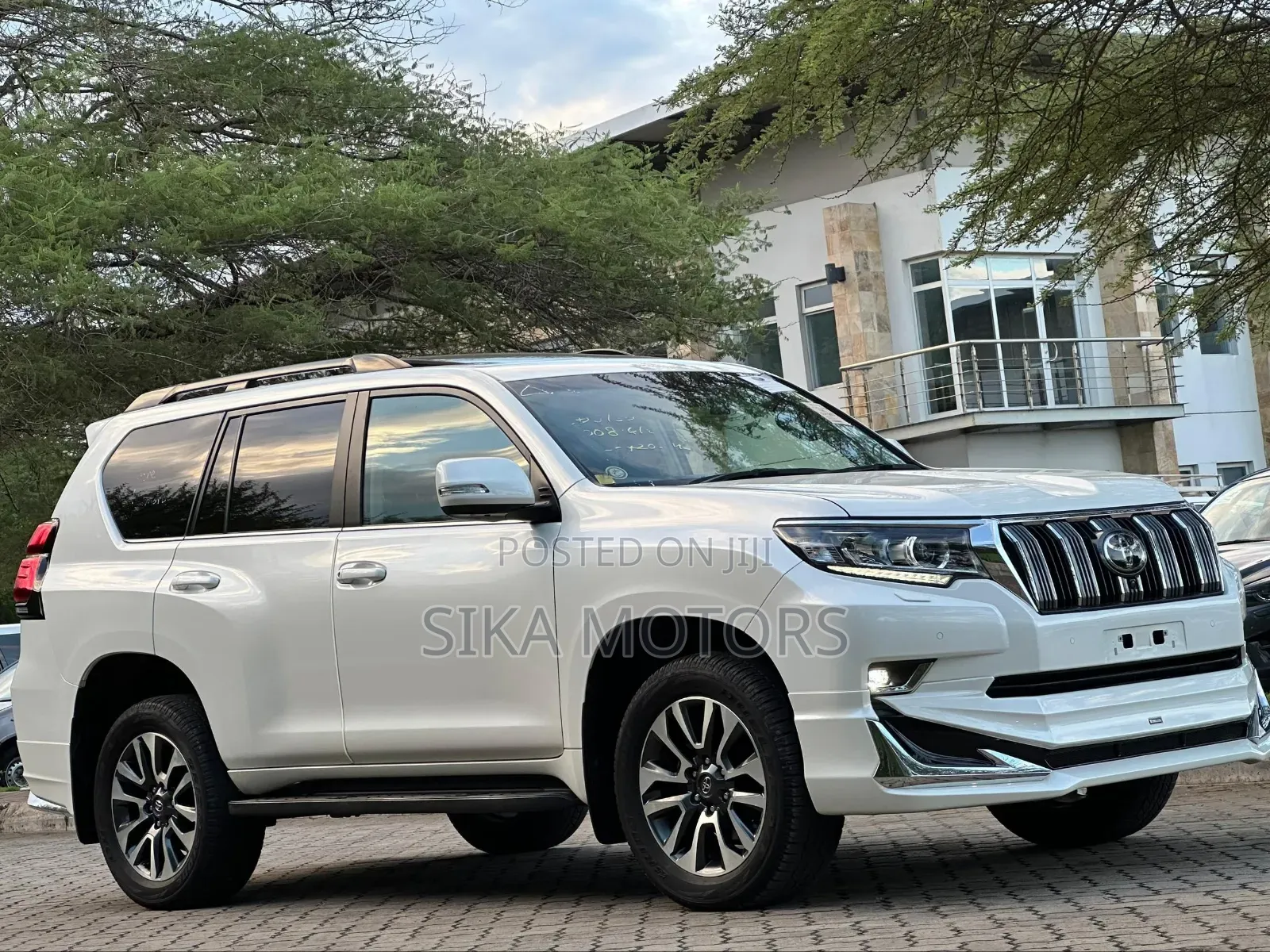 Toyota Land Cruiser Prado 2.7 2023 White