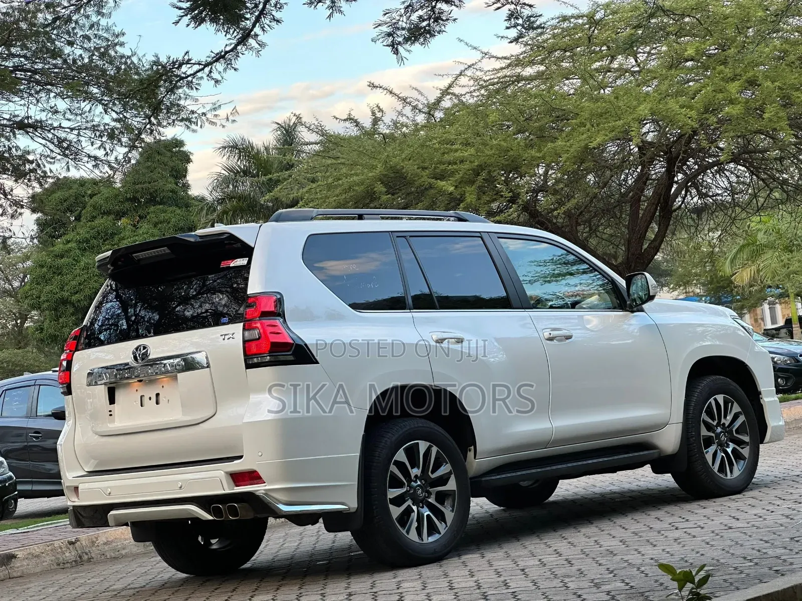 Toyota Land Cruiser Prado 2.7 2023 White