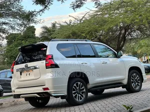 Toyota Land Cruiser Prado 2.7 2023 White