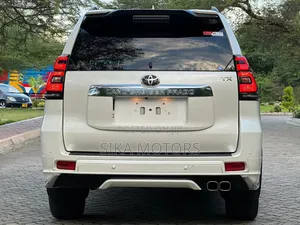 Toyota Land Cruiser Prado 2.7 2023 White