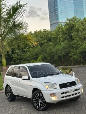 Toyota RAV4 Automatic 2000 White