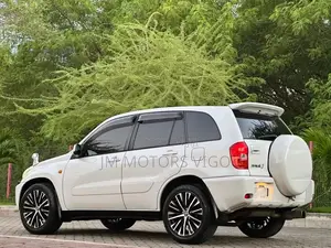 Toyota RAV4 Automatic 2000 White