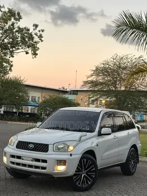 Toyota RAV4 Automatic 2000 White