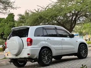 Toyota RAV4 Automatic 2000 White