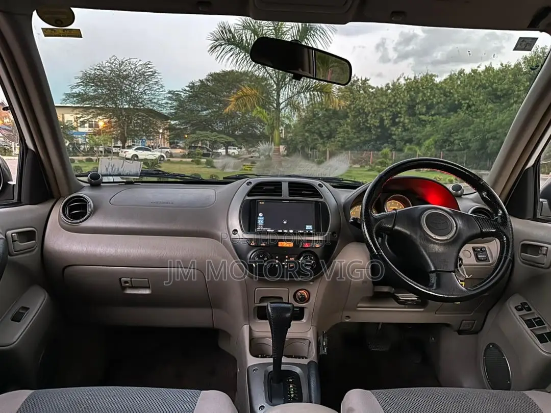 Toyota RAV4 Automatic 2000 White