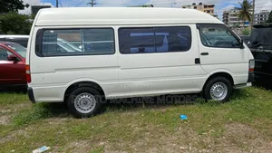Toyota HiAce 2002 White