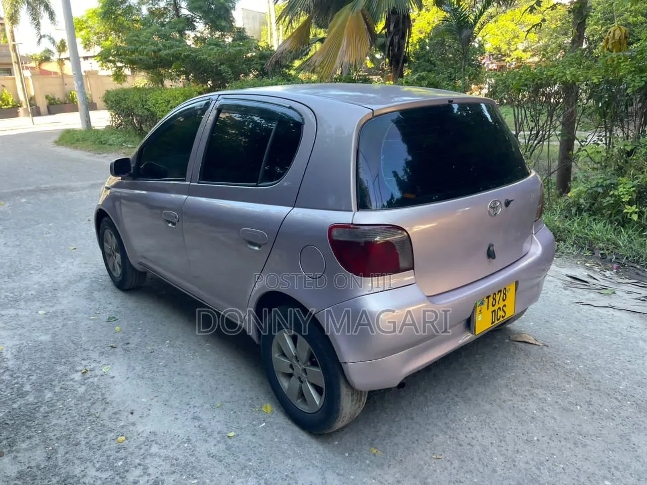 Toyota Vitz 2004 Pink